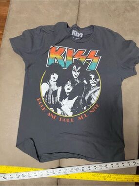 KISS unisex ' grey  Graphic Rock T‑Shirt - 'Rock and Roll All Nite' size medium
